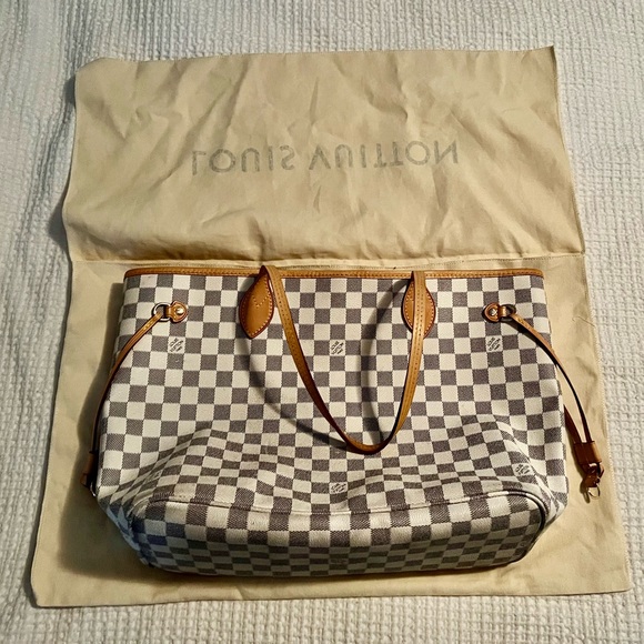 XL Louis Vuitton Box, Dust Bag and Gift Bag. No stains or rips. - Picture 11 of 11